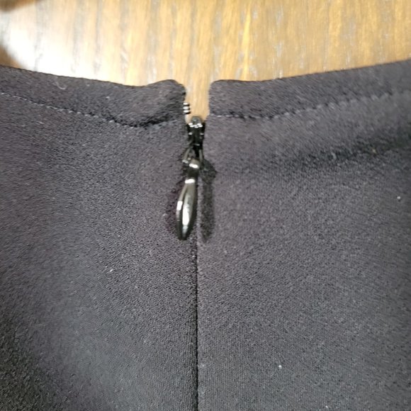 Lovely Ann Taylor Tulip Sleeve Blouse Size Medium Scalloped Hem - Picture 7 of 8